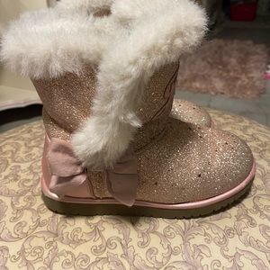 Juicy couture size 1 fur boots little girls pink good condition worn a few times